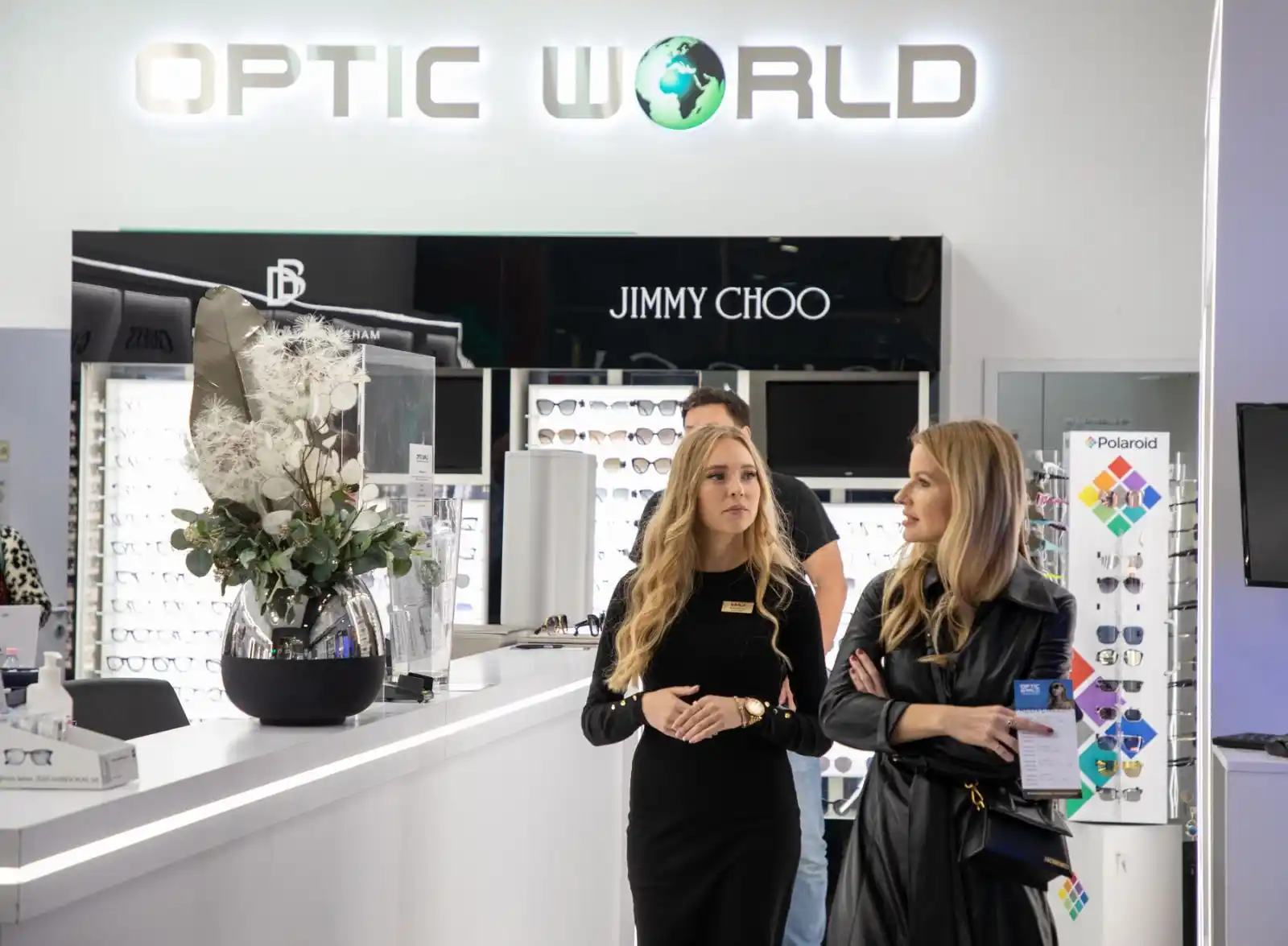 Optic World Karrier